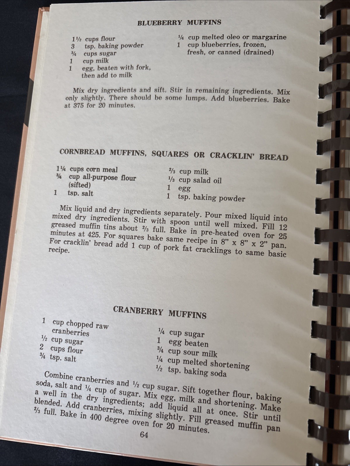 1995 SAVANNAH, GA, MRS. WILKES BOARDING HOUSE FAMOUS RECIPES COOKBOOK 106 PAGES