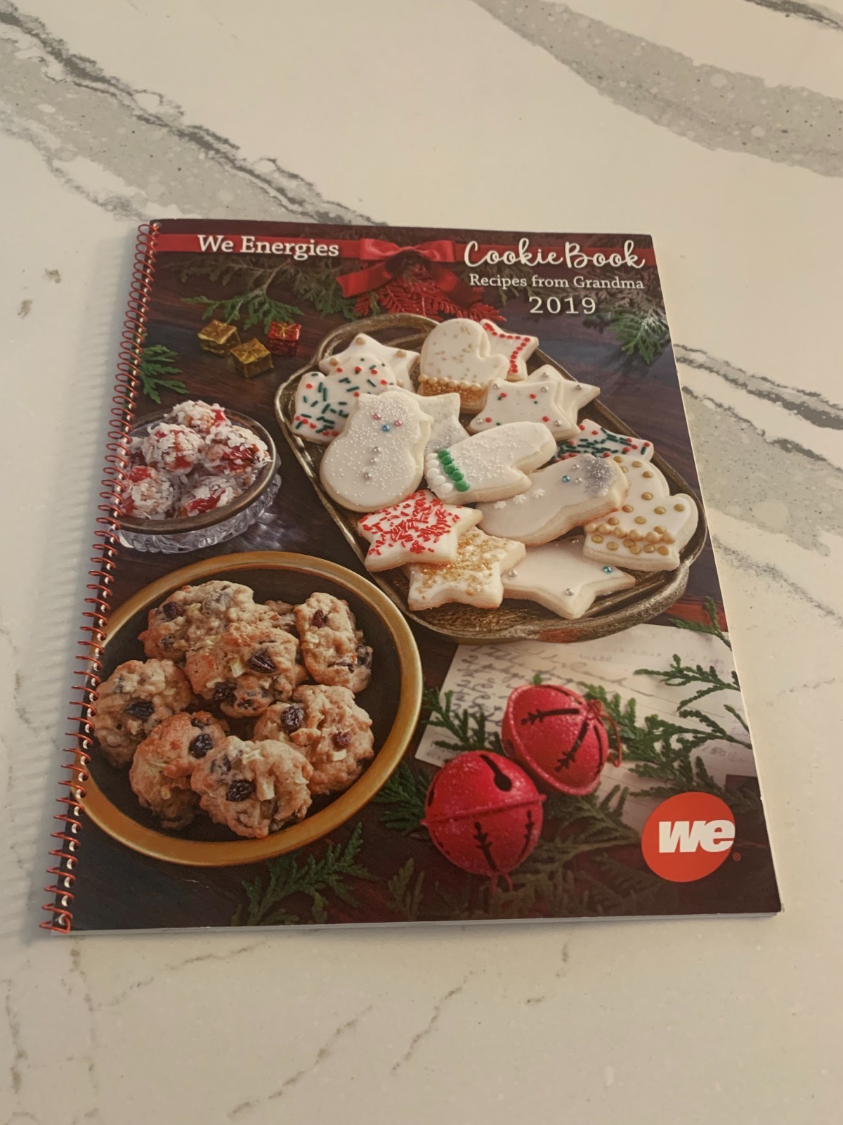 WE Energies 2019 Cookie Book Cookbooks Recipes Christmas Holidays Wisconsin Bake