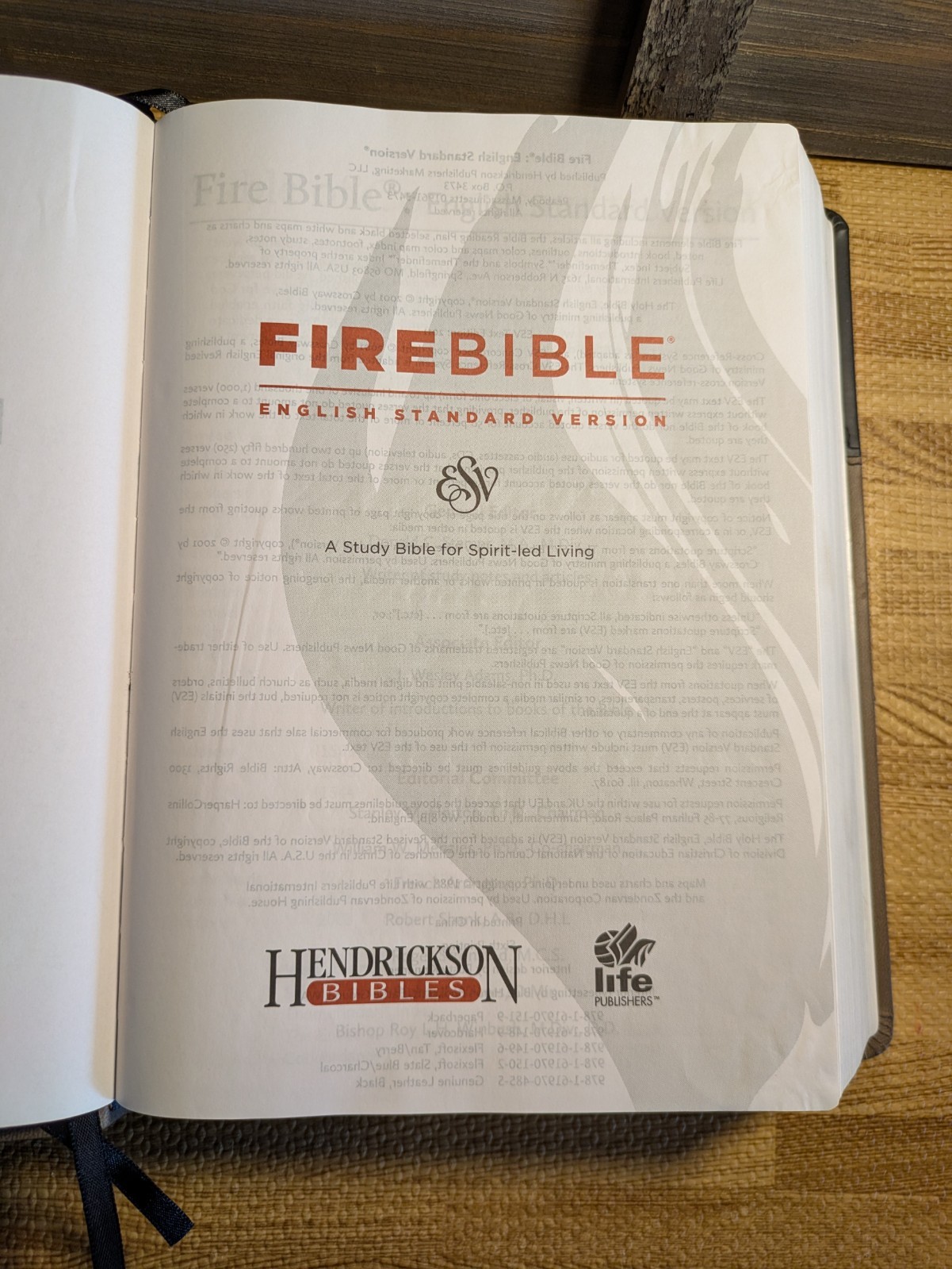 ESV FIRE BIBLE (FLEXISOFT, SLATE/CHARCOAL, RED LETTER): ENGLISH STANDARD VERSION
