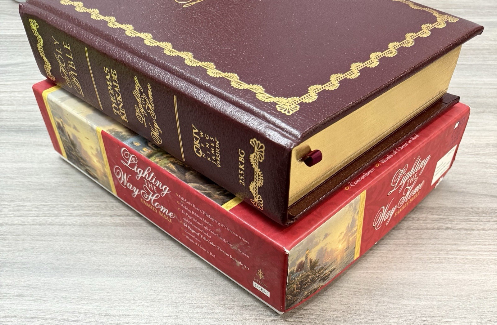 Thomas Kinkade Family Bible NKJV Lighting the Way Home PADDED Bonded Leather Ed.