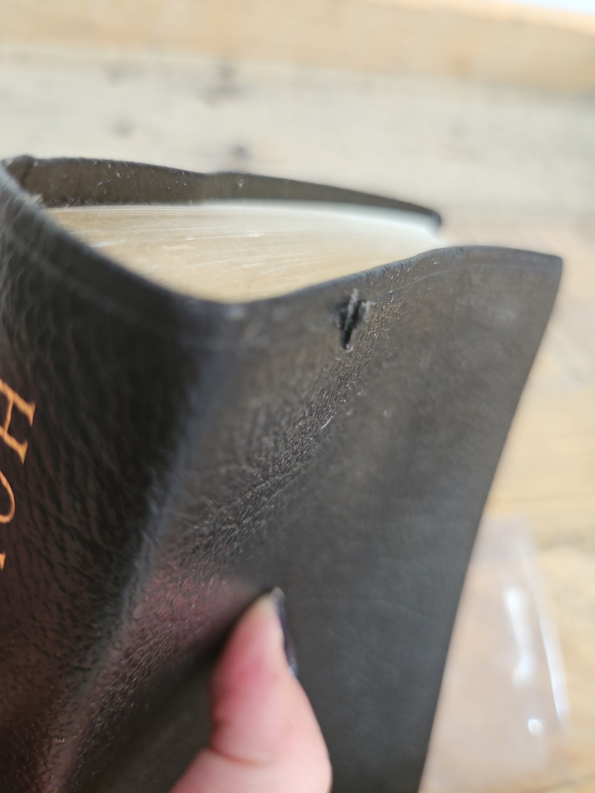 Classic 1984 NIV Compact Reference Bible in Black Bonded Leather Red Letter VG