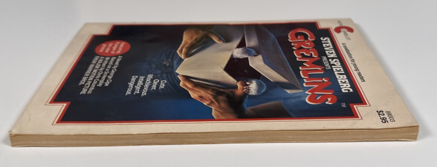 1984 Steven Spielberg Presents GREMLINS 1st Printing Ed Avon Camelot Paperback