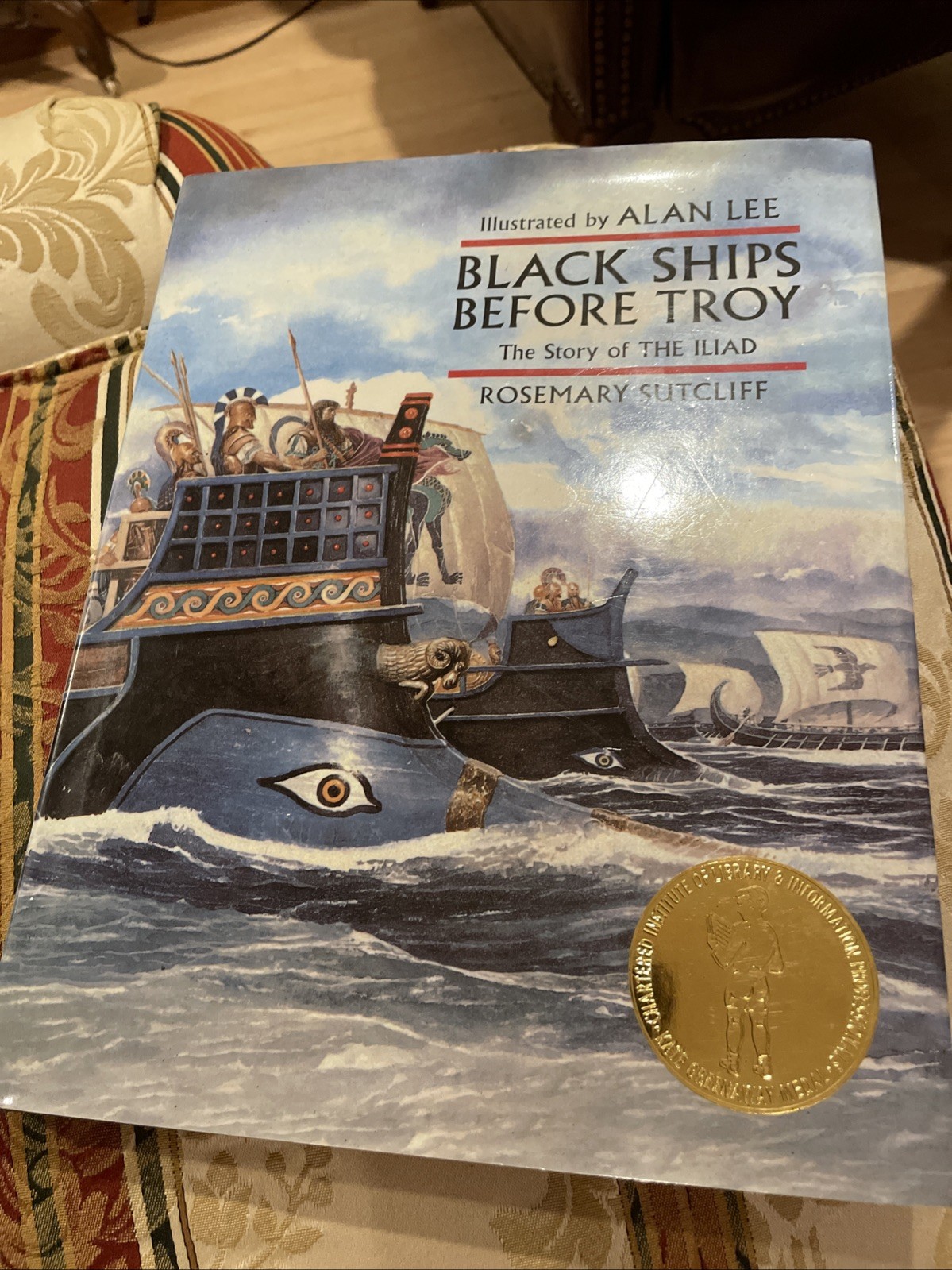 Black Ships Before Troy by Rosemary Sutcliff:VG