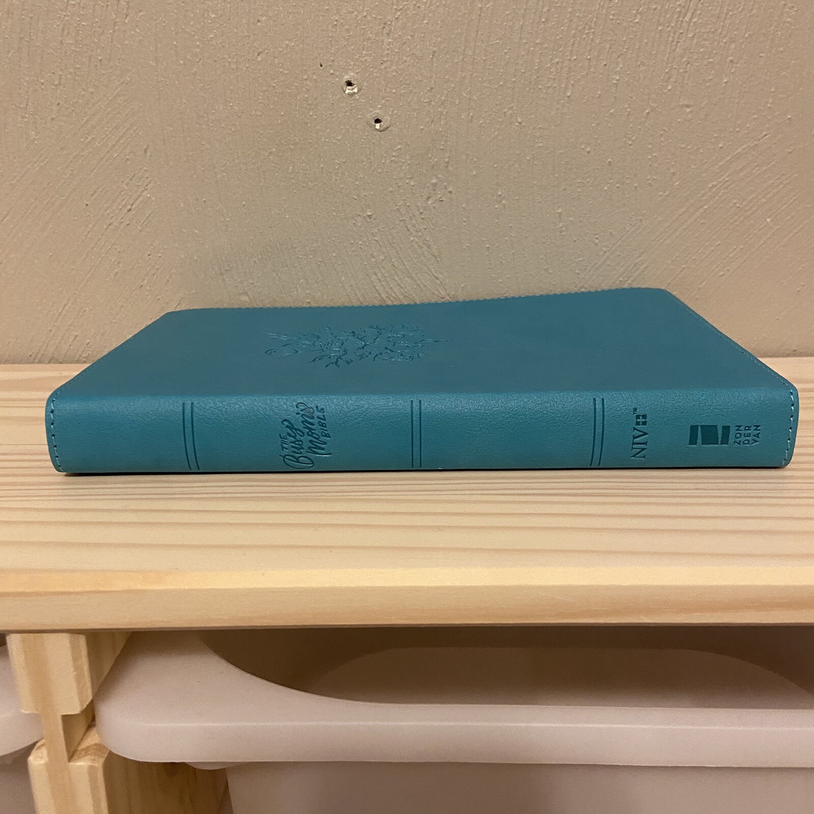 Bible The Busy Mom’s Bible Leathersoft BRAND NEW In Box Comfort Print : Daily