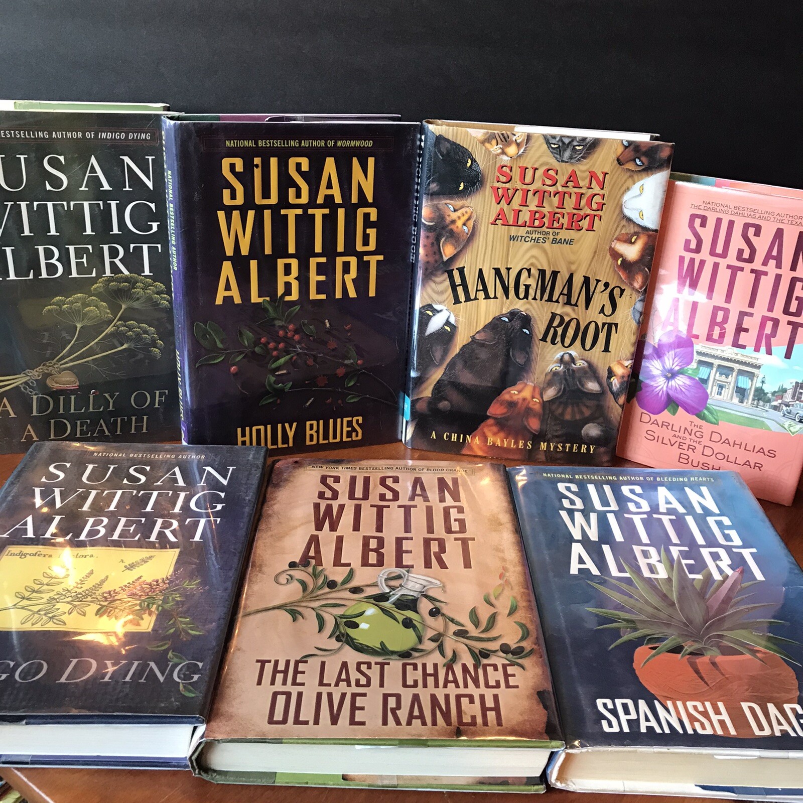 Lot: 7 Susan Wittig Albert Books Holly Blues A Dilly of a Death Indigo Dying