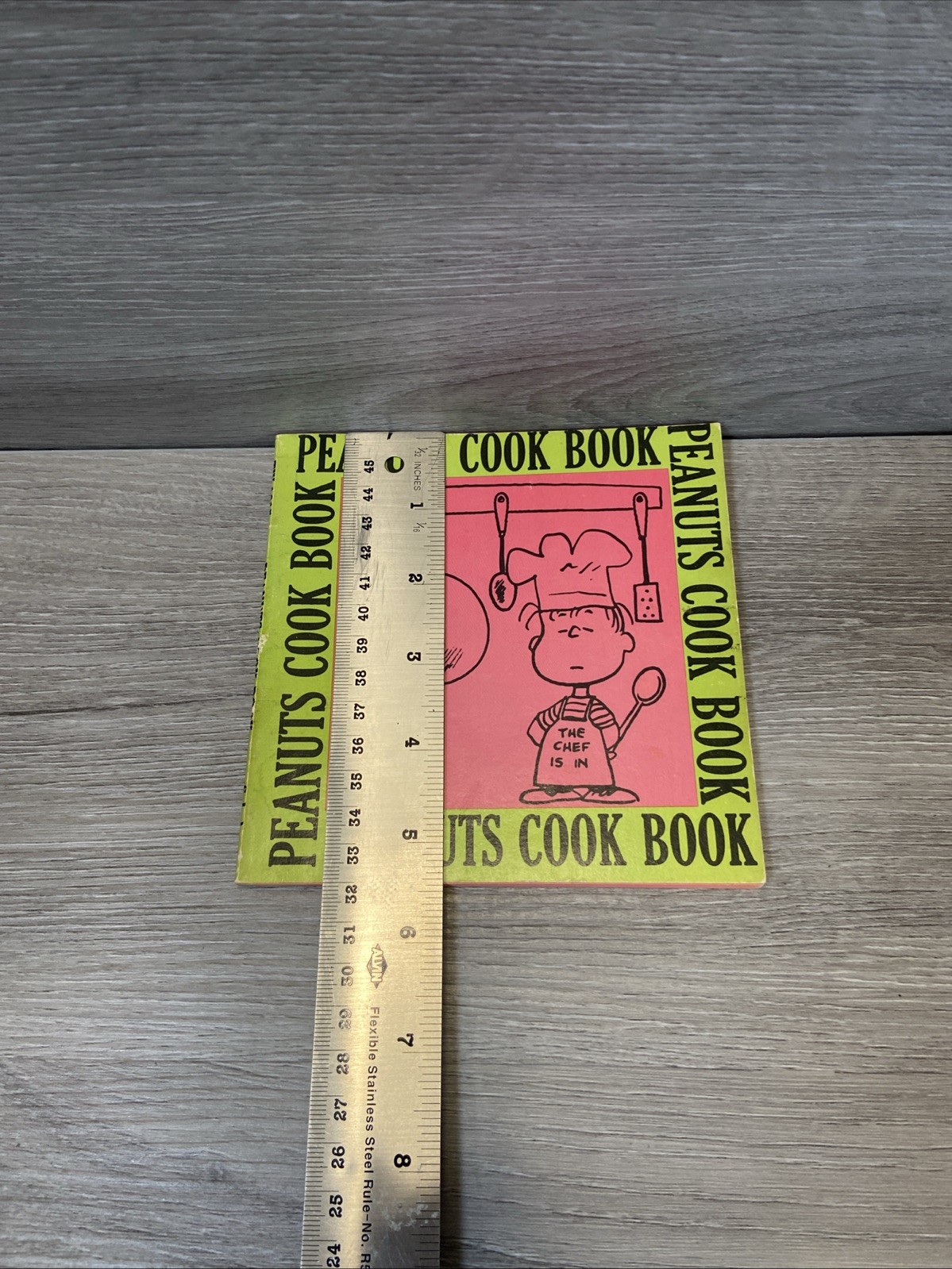 Vintage Paperback Peanuts Charlie Brown Cookbook Linus Snoopy 1975 5.5″ x 5.5″