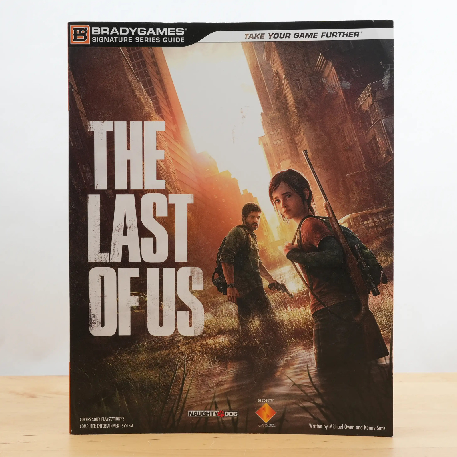 The Last of Us Signature Series Strategy Guide by Brady Games, PB