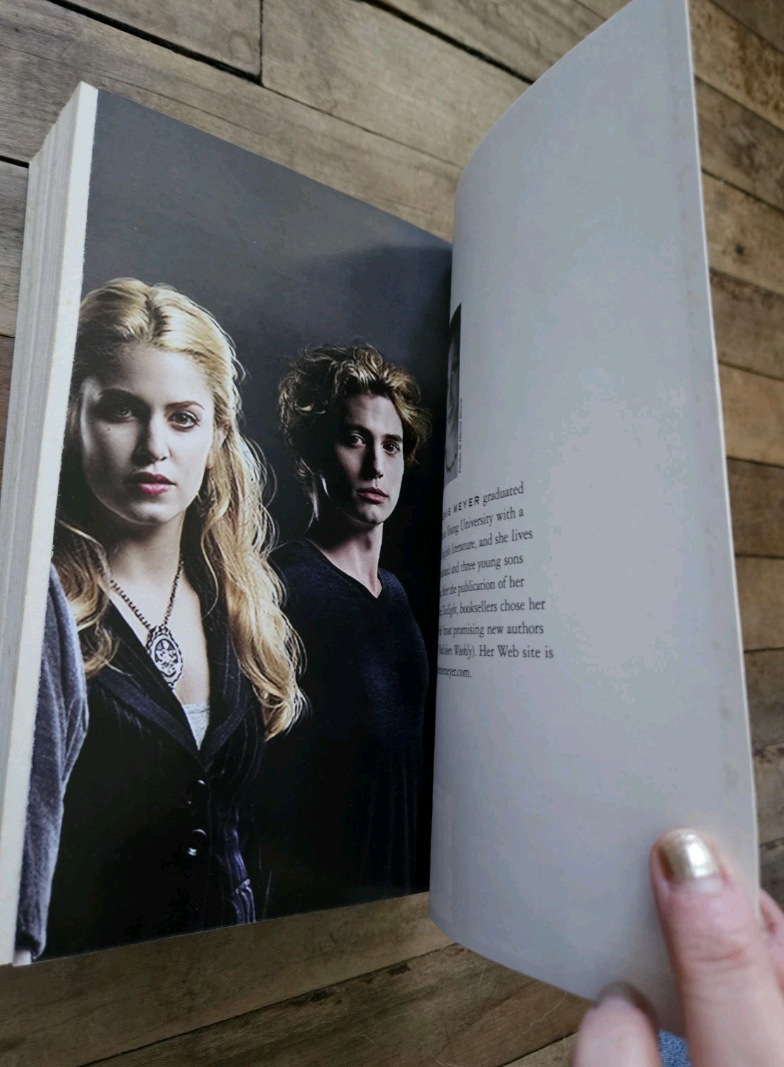 2008 TWILIGHT by Stephenie Meyer Trade Paperback Poster Included LIKE NEW UNREAD