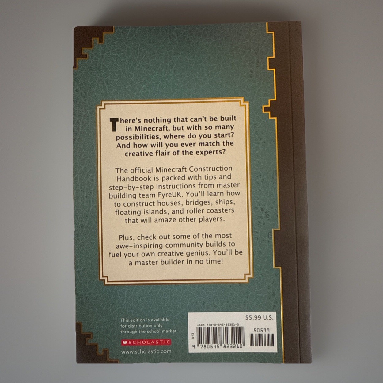Minecraft Mojang / Construction Handbook / 2015 New