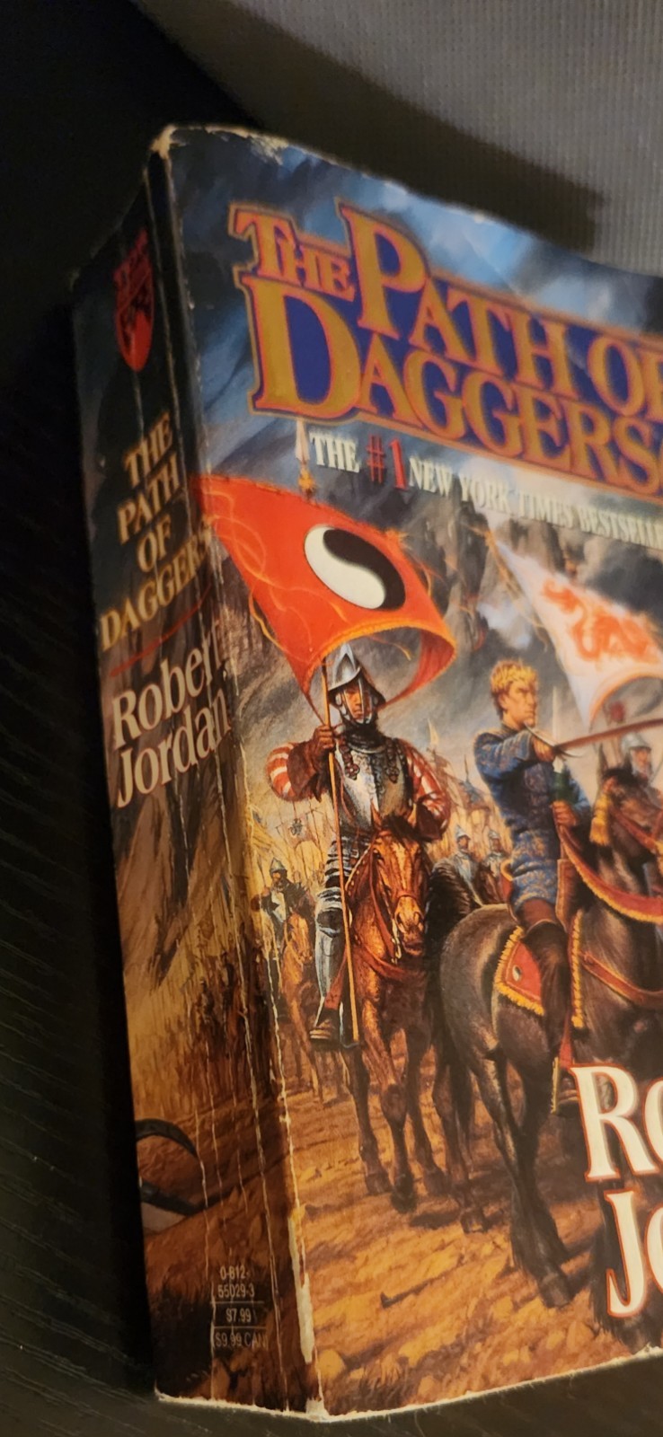 Path of Daggers Book 8 of ‘the Wheel of Time’ by Robert Jordan (1998 paperback)