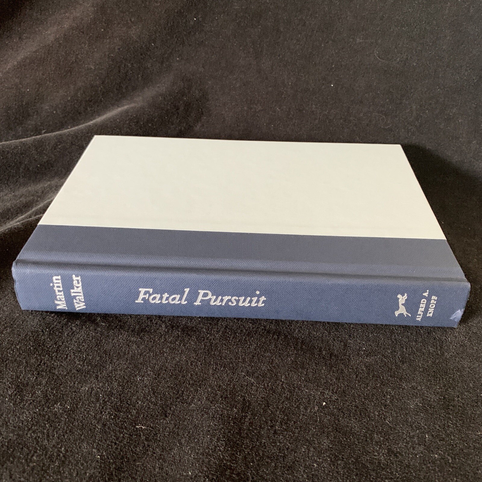 Signed, 1st edition! Fatal Pursuit by Walker, Martin 2016 HCDJ/DJ cover Like new