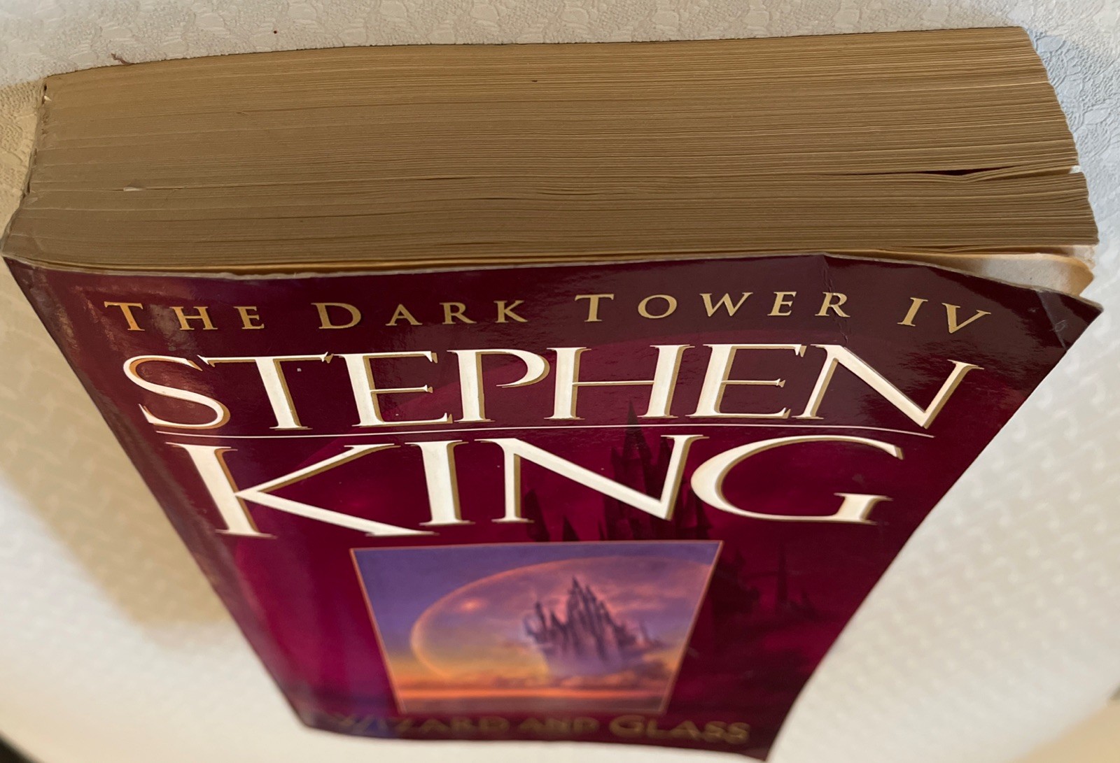1997 “ WIZARD and GLASS – The DARK TOWER IV” by Stephen King Paperback 672 Pages