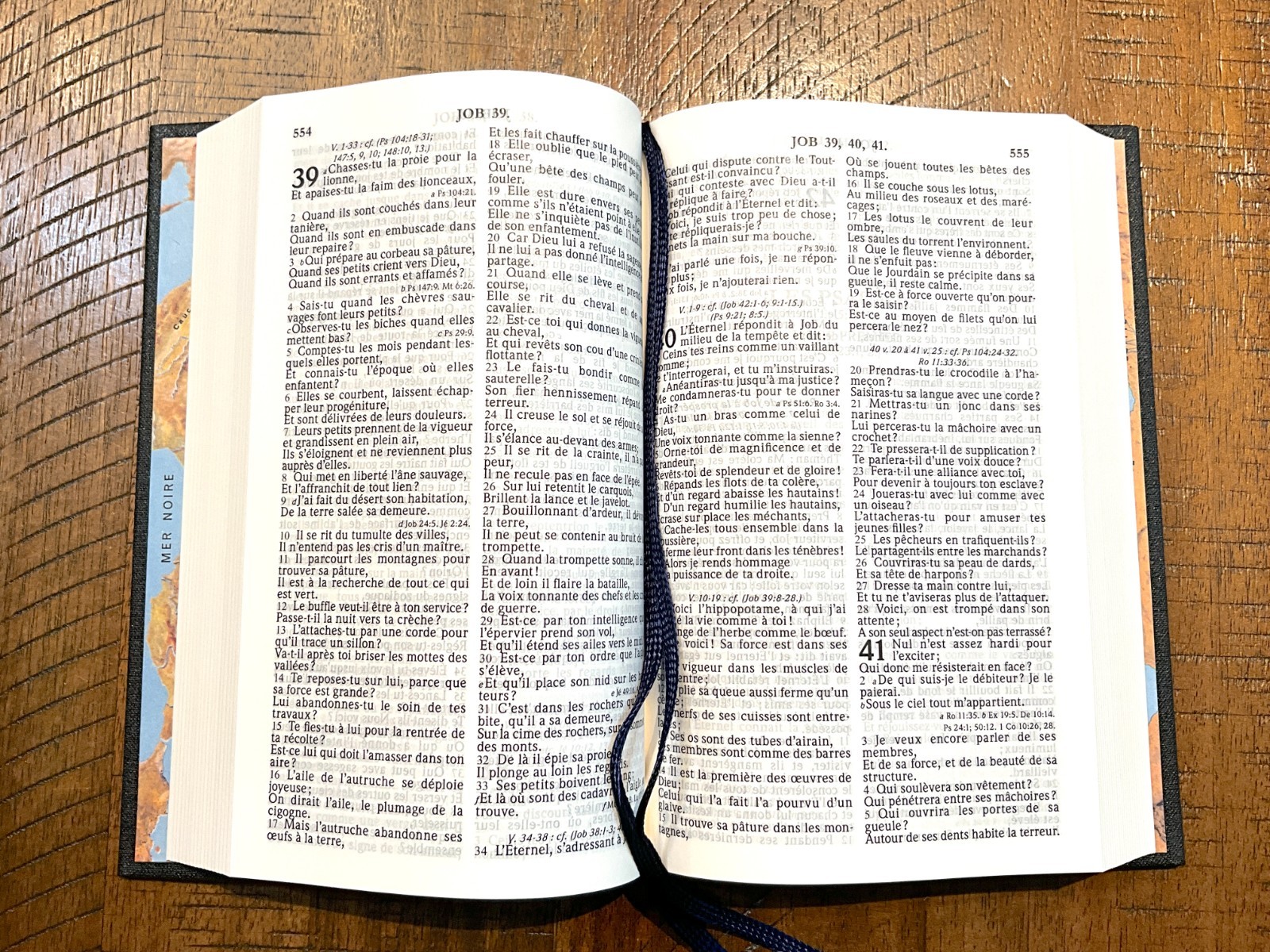 French Bible, La Sainte Bible – Segond 1910 Black Hardcover, Handheld Red Letter