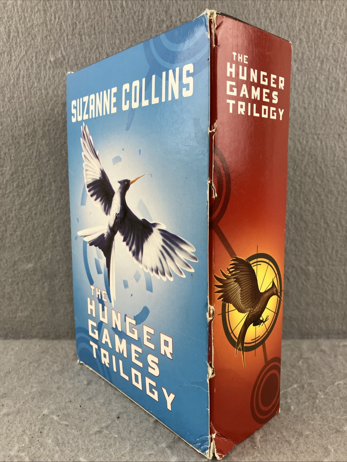 The Hunger Games Trilogy Paperback Boxed Set Suzanne Collins 1-3 / 3 Volumes