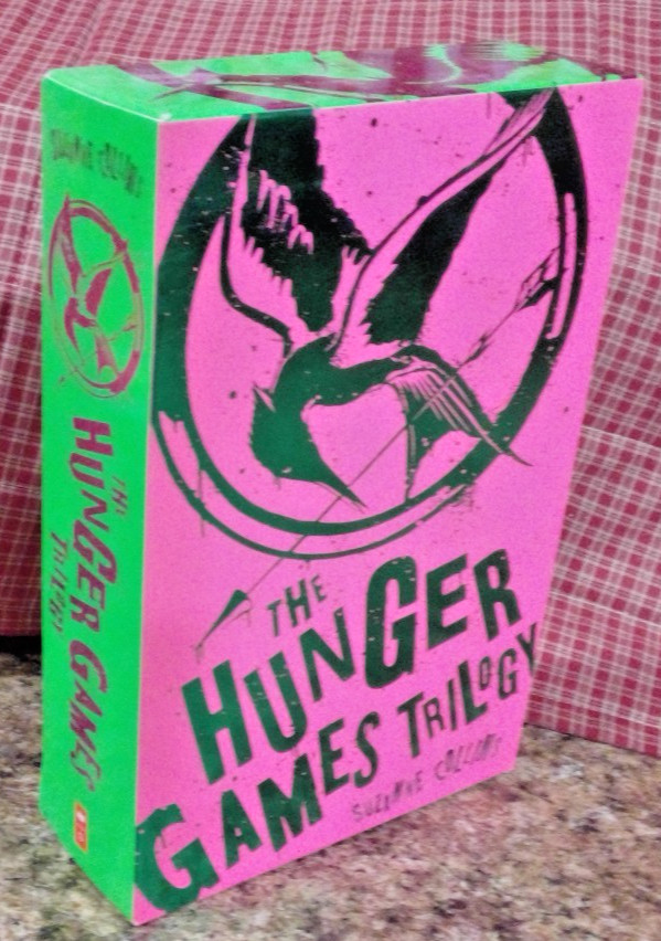 RARE The Hunger Games Propaganda Edition Box Set Neon Paperback (Read Condition