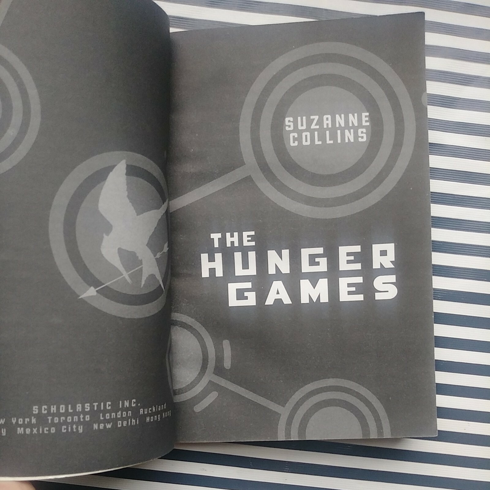 The Hunger Games Suzanne Collins Paperback