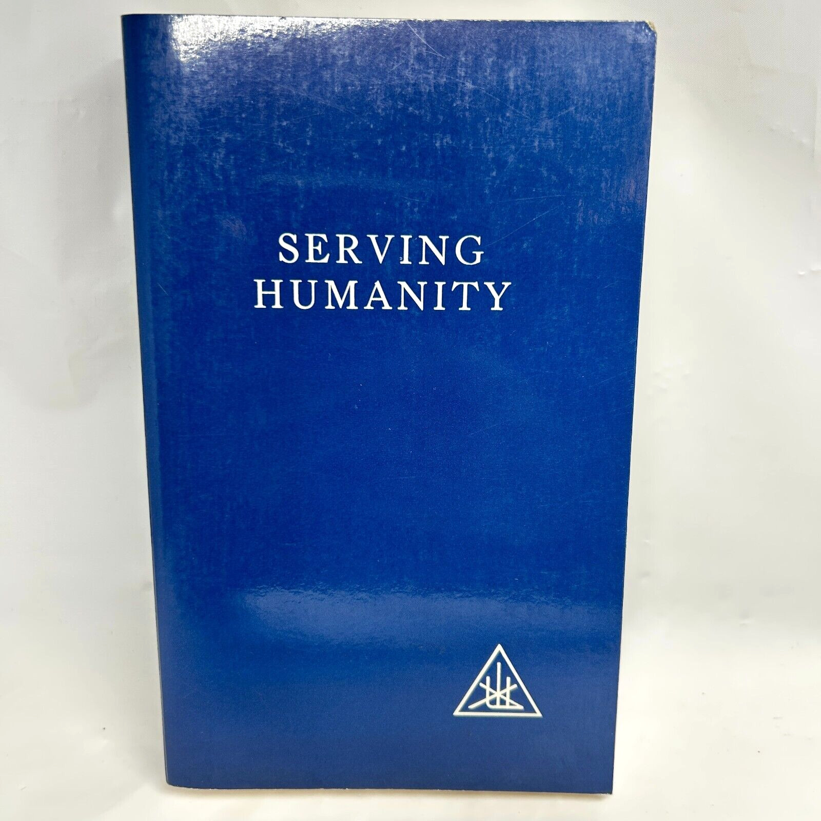 Serving Humanity Writings of Alice Bailey and the Tibetan Masters 1993 Lucis