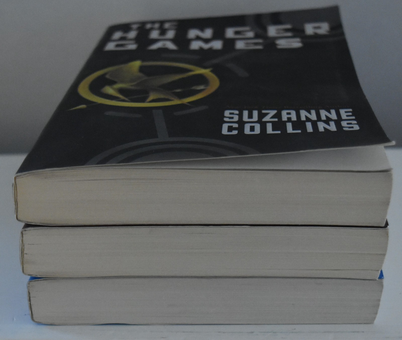 The Hunger Games Book 1-3 by Suzanne Collins, TPB/VGC