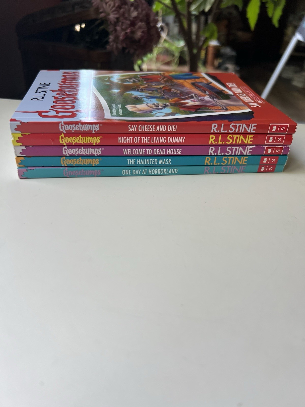 Goosebumps Retro Scream Collection 5-Book Tin Box Set R.L. Stine