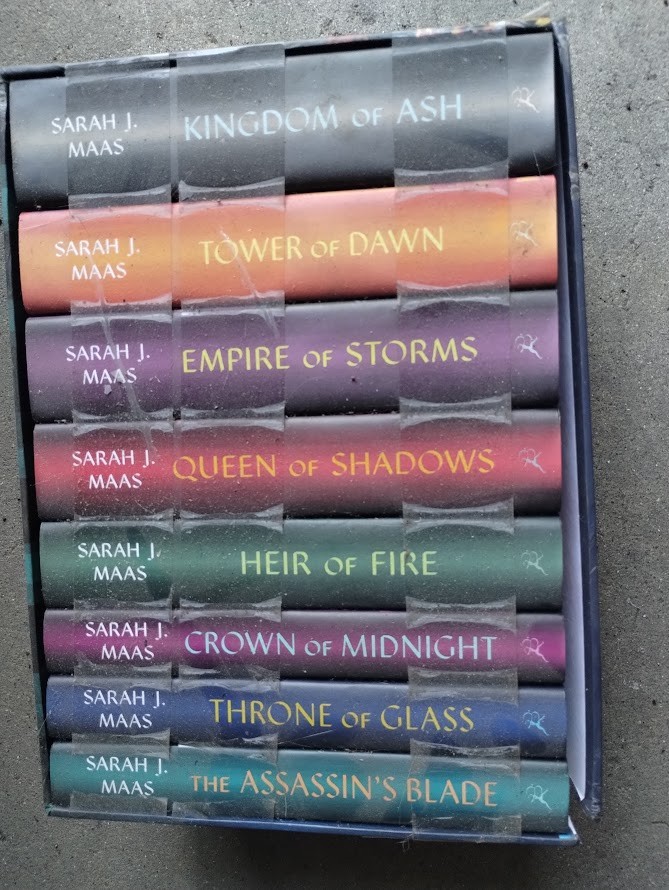 Throne of Glass Hardcover Box Set by Sarah J. Maas (2023, Hardcover
