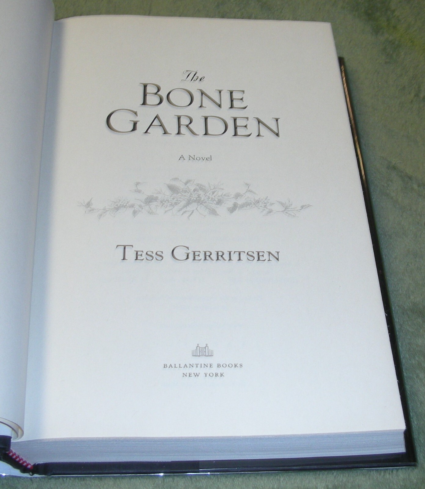 THE BONE GARDEN by Tess Gerritsen 2007 HC/DJ ~ 1st Ed 1st Printing + Cover