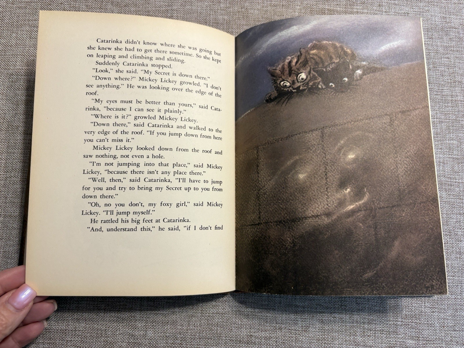 The Cat That Jumped Out of the Story Ben Hecht 1947 HC/DJ Children Book 1st Ed.