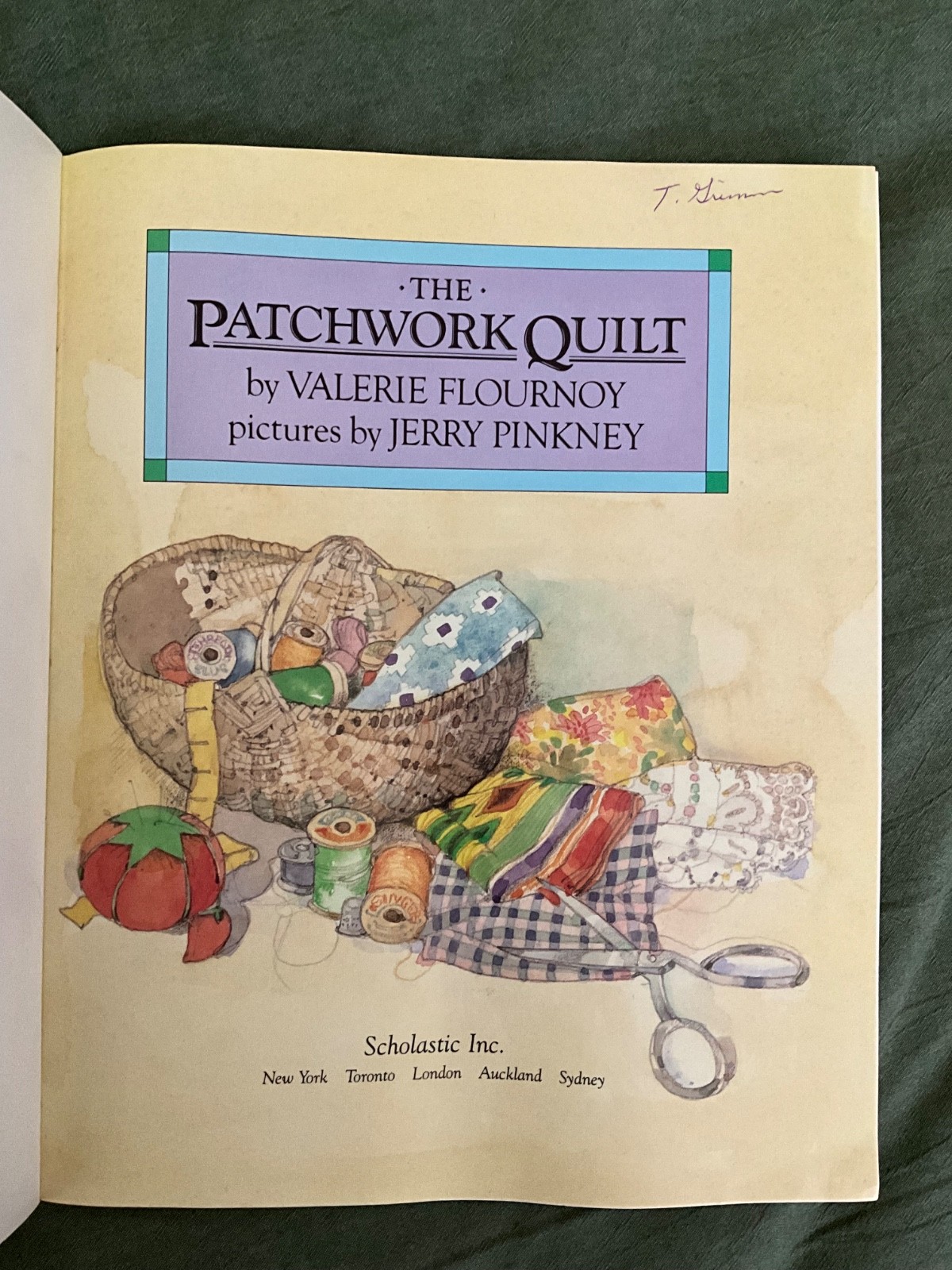 VINTAGE THE PATCHWORK QUILT BY VALERIE FLOURNOY BOOK AND CASSETTE TAPE