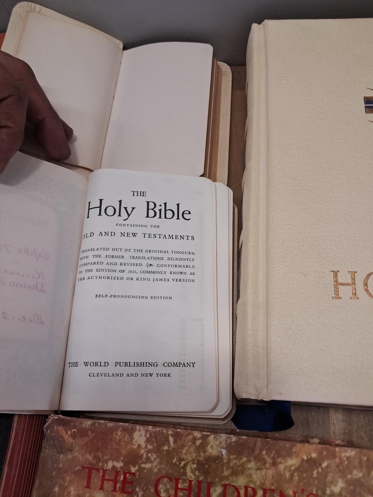 Lot Of Bibles Vintage 1960: Family Holy Bible KJV Large P82