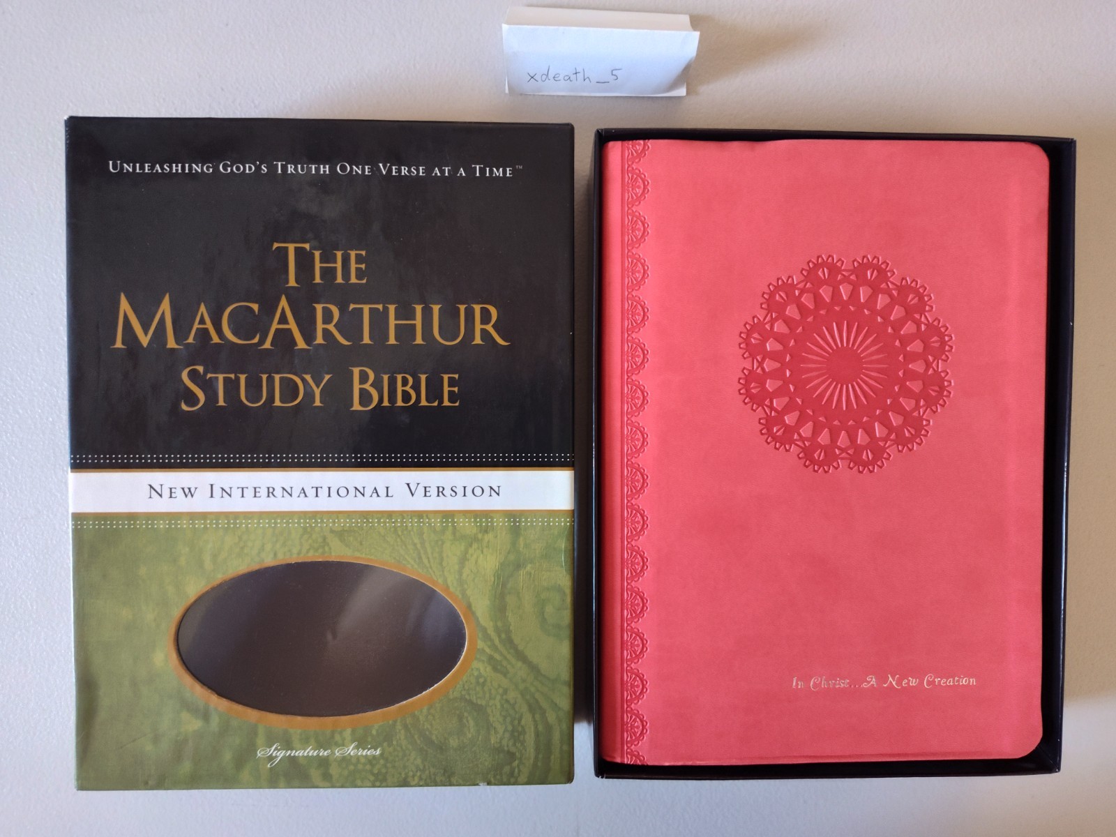 The MacArthur Study Bible: NIV Sunset Pink Leathersoft in Box Clean 2013