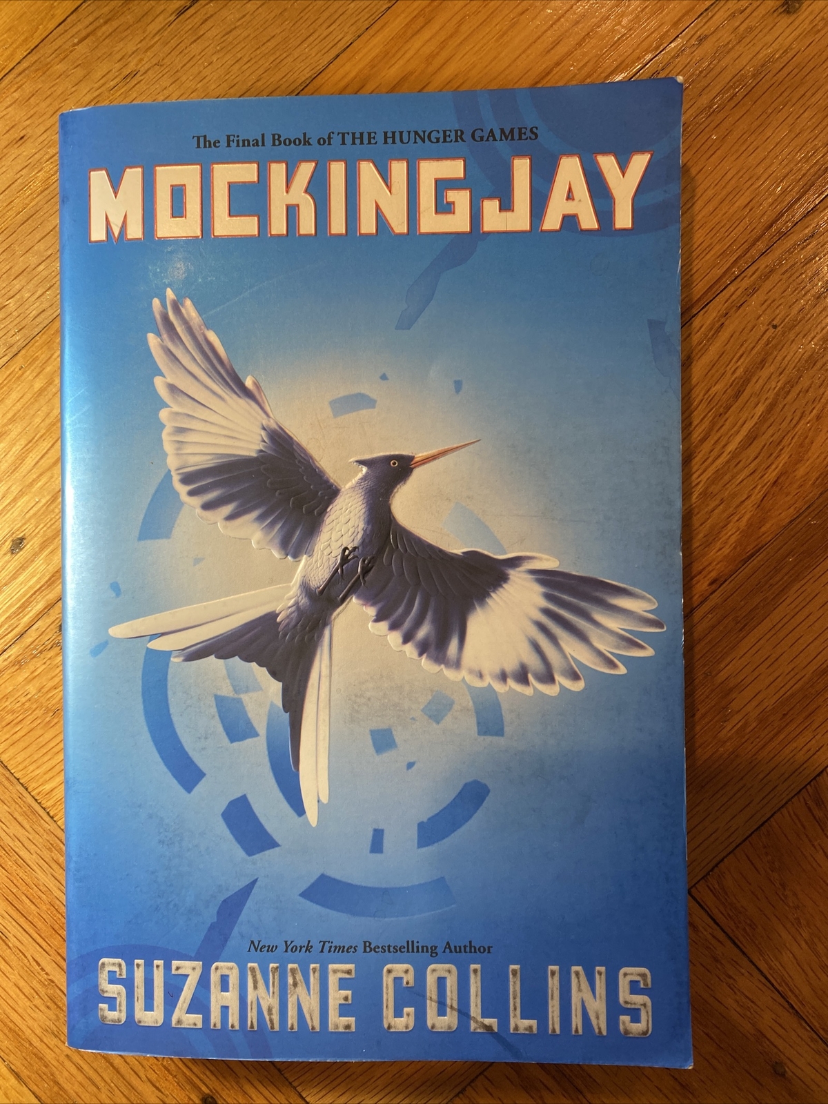 Hunger Games Ser.: Mockingjay by Suzanne Collins (2010, Trade Paperback)