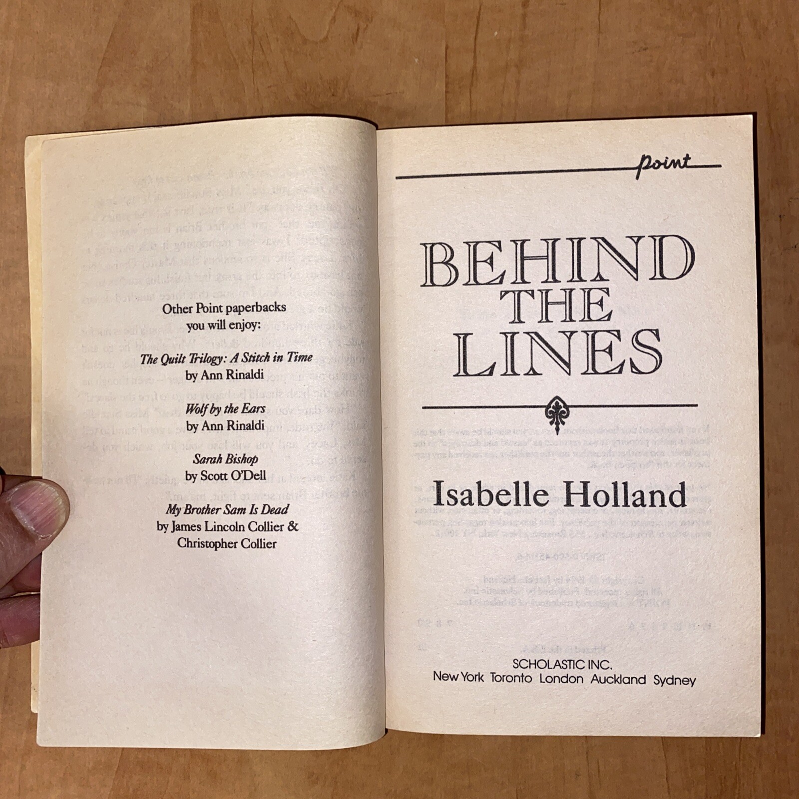 Behind the Lines by Isabelle Holland 1994 194 PAGES, FREE SHIP IN USA, PAPERBACK