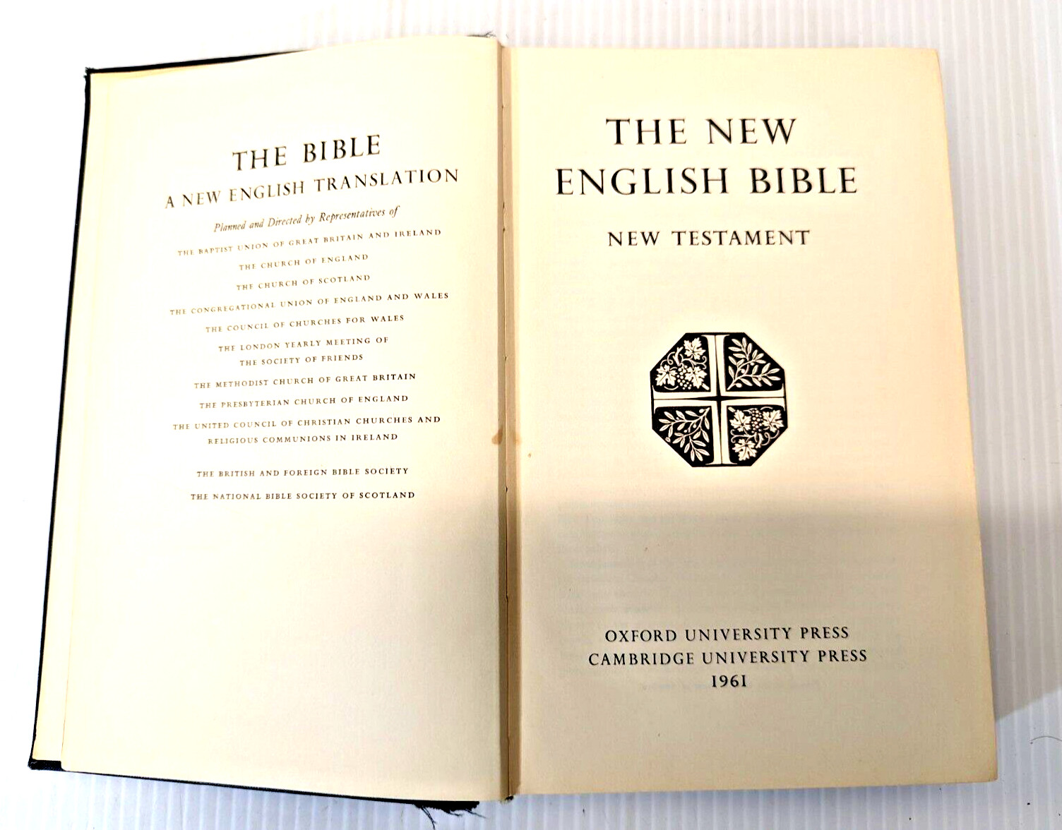 The New English Bible New Testament 1961 Oxford Press Cambridge Hardcover 6×9.25