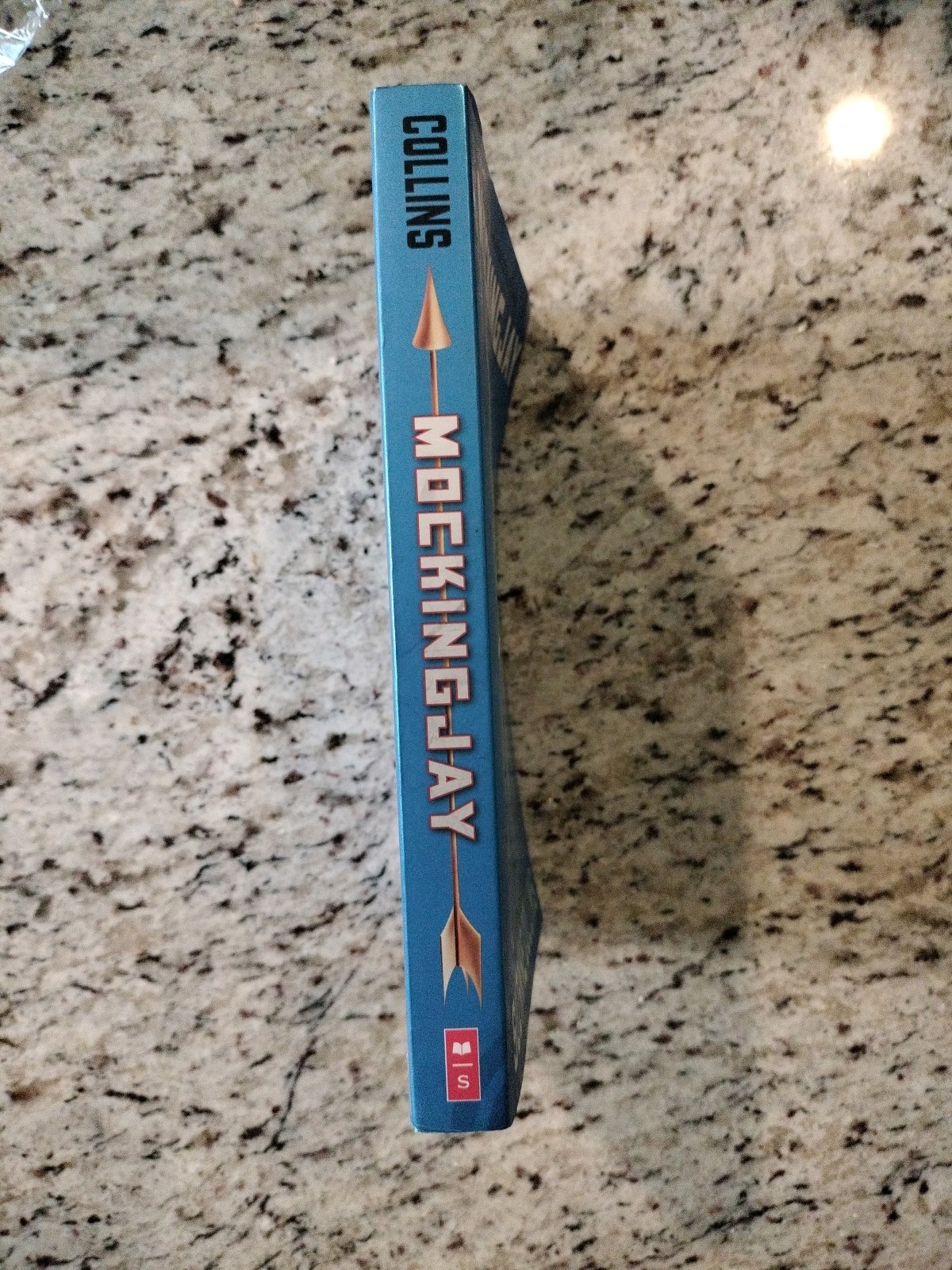 Mockingjay by Suzanne Collins (Trade Paperback)