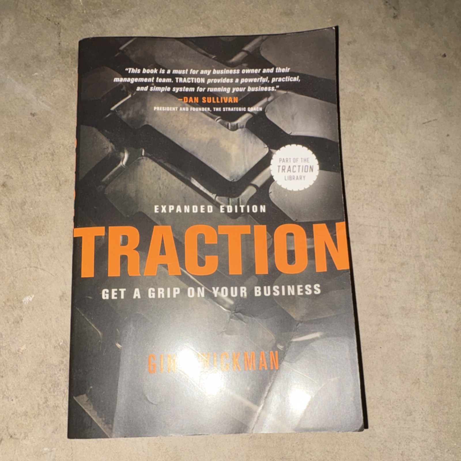 BenBella Books Traction: Get a Grip on Your Business Expanded Edition Paperback