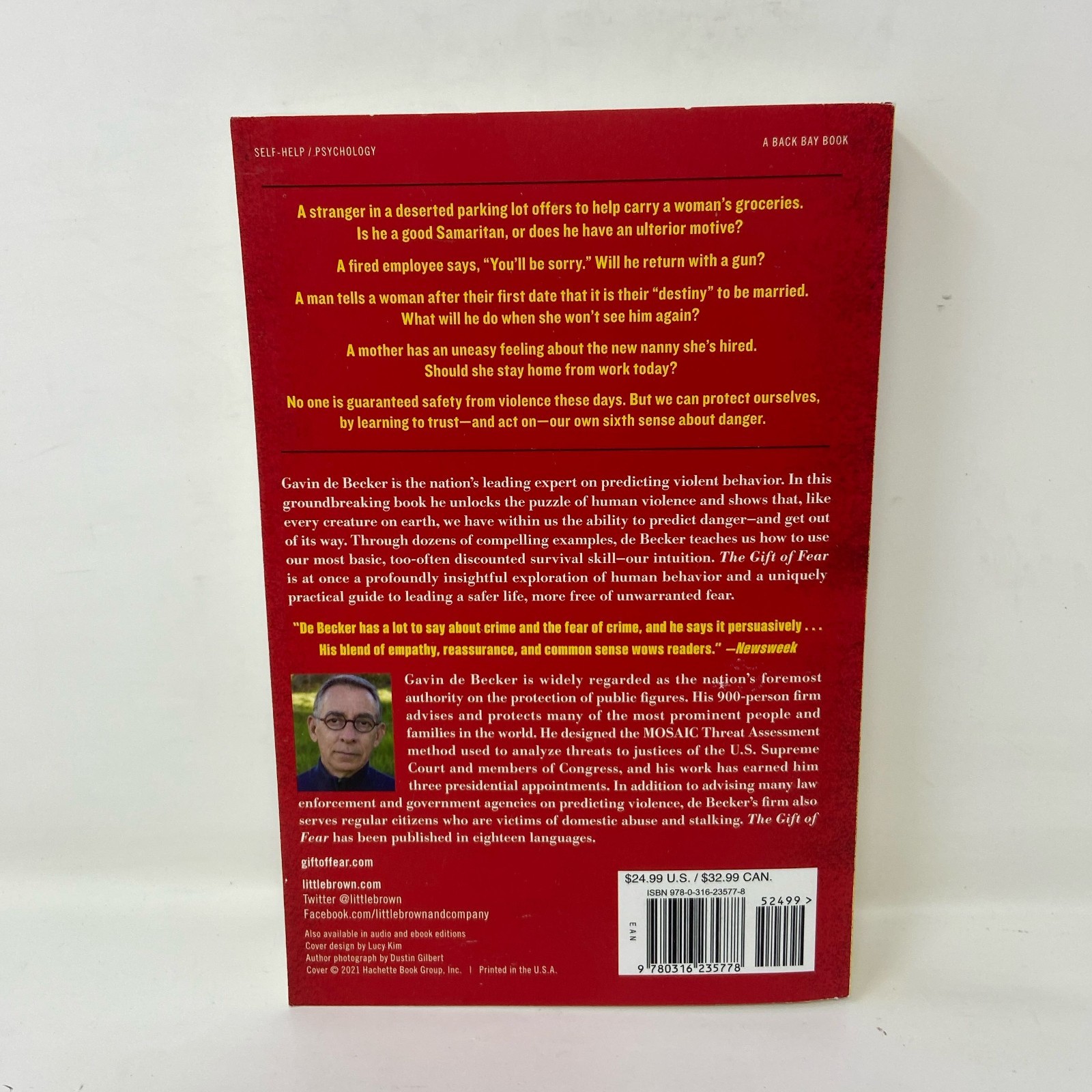 Back Bay Books The Gift of Fear, Red Trade Paperback by de Becker