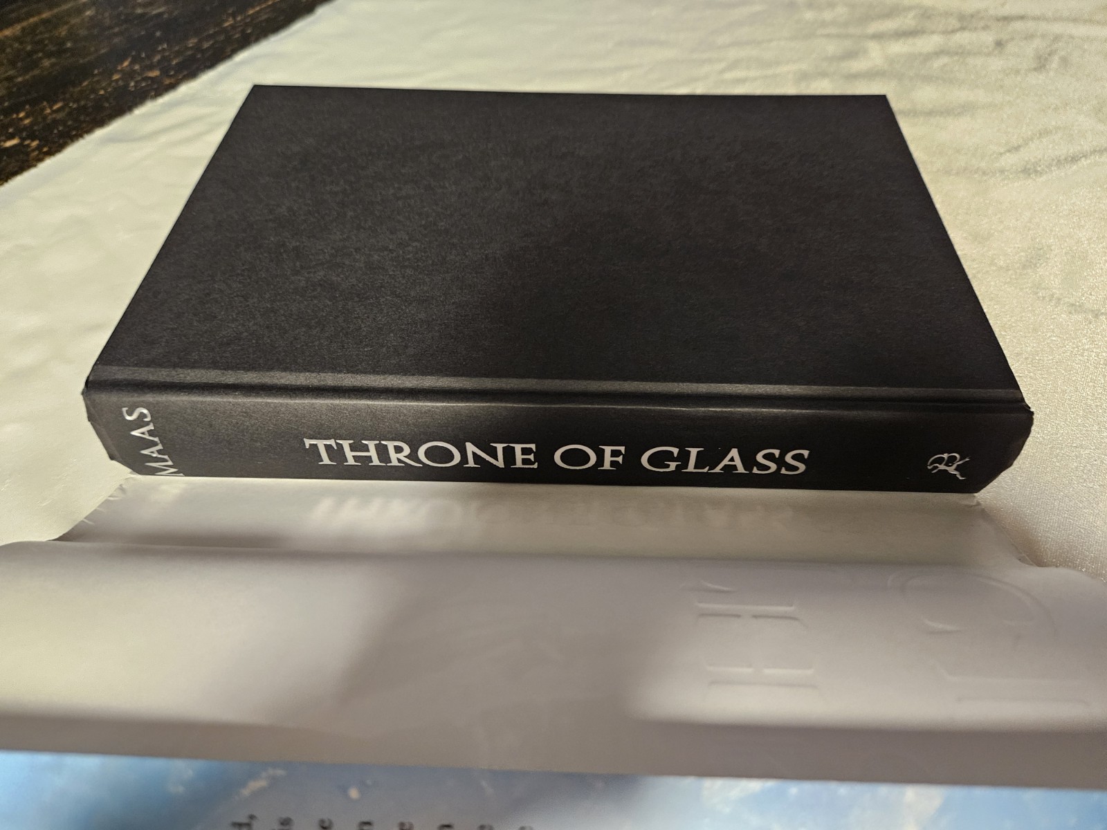 Throne of Glass by Sarah J Maas – 1st Edition Later Print OOP Cover Near Fine