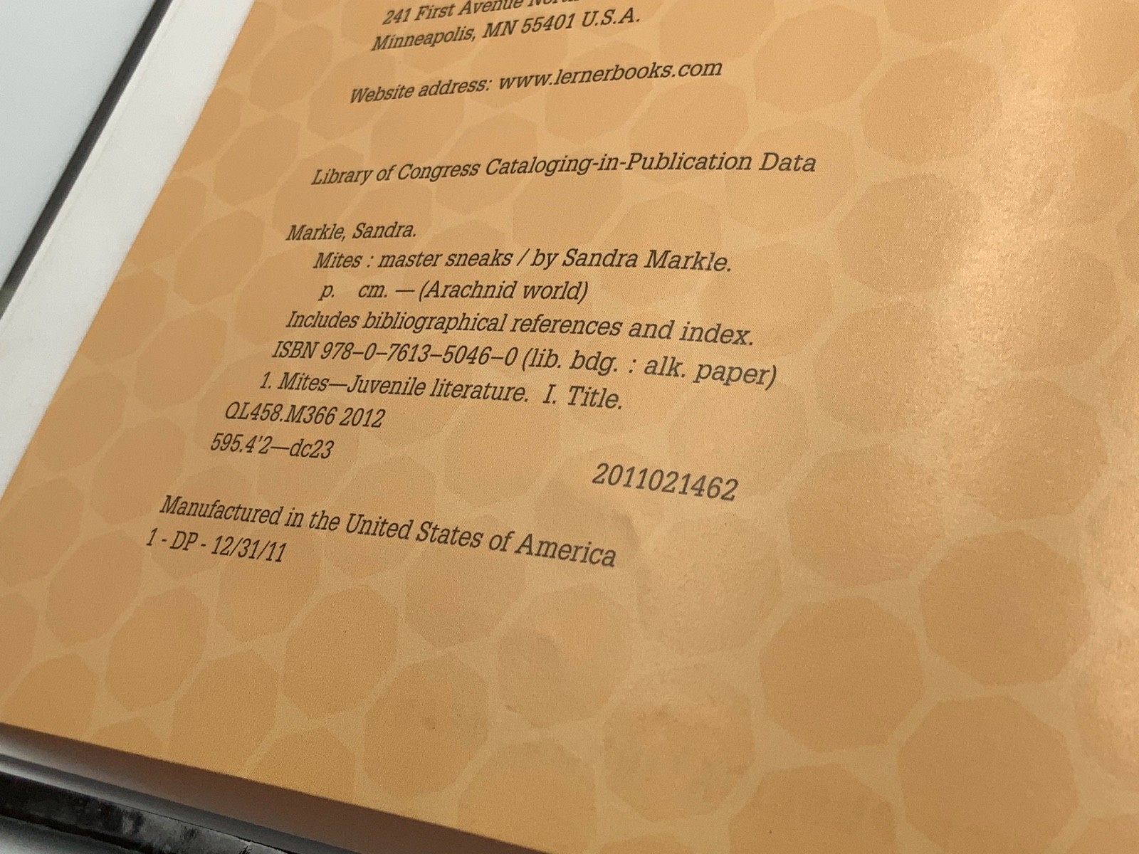 Mites : Master Sneaks Library Binding Sandra Markle