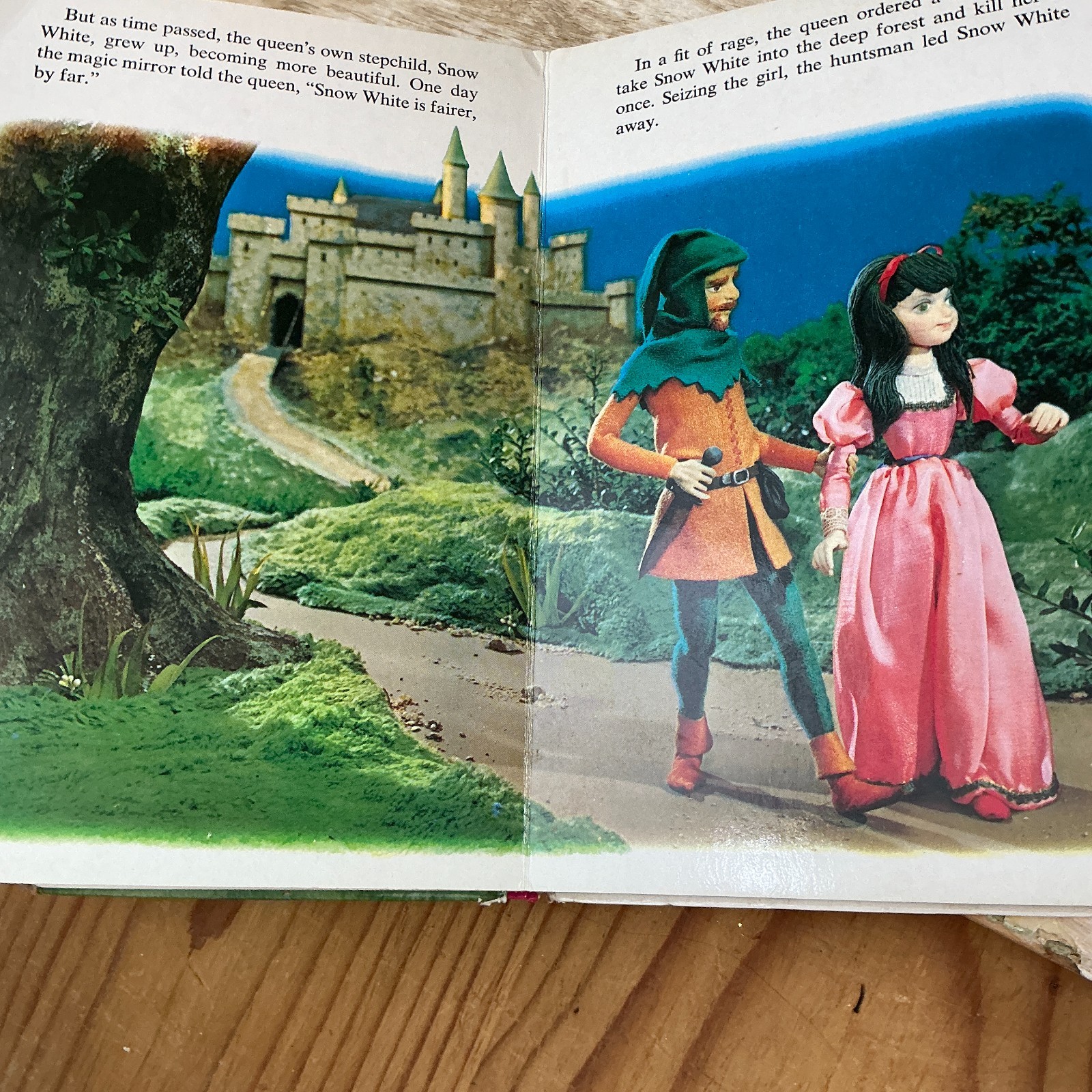 Vintage 1968 Snow White & the Seven Dwarfs Puppet Storybook – Out of Print