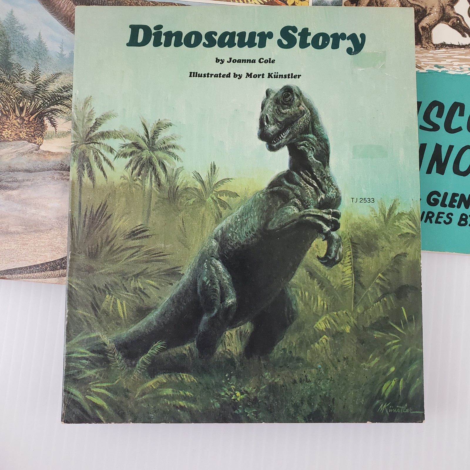 4 Book Lot Dinosaur Story Joanna Cole, Discovering Dinosaurs, Triumph of the…