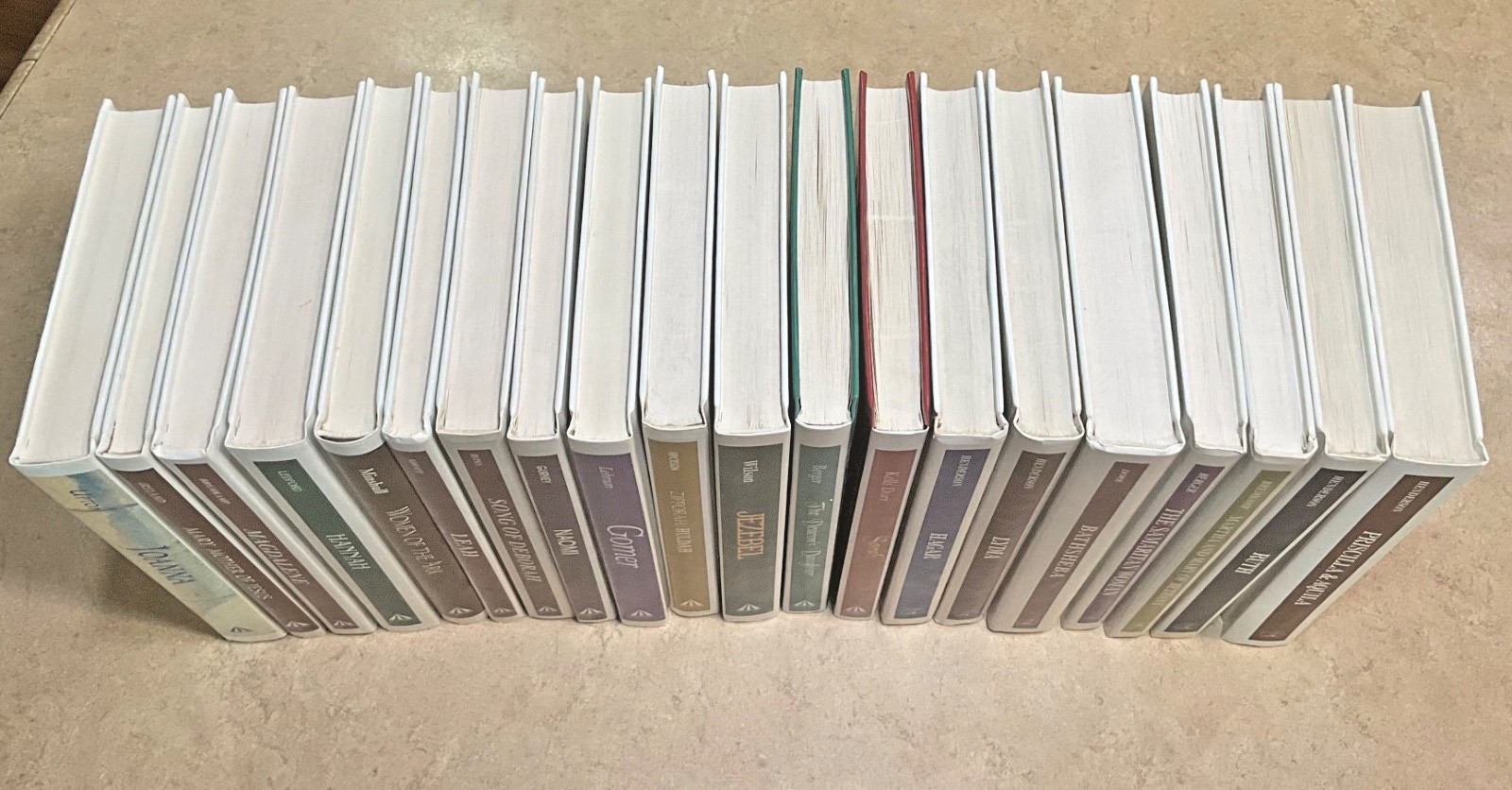 Guideposts-Extraordinary Women of The Bible Lot of 20 Hardcover Books
