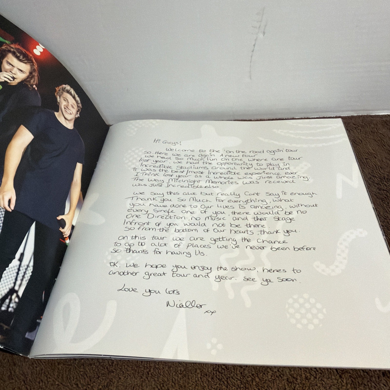 ONE DIRECTION ON THE ROAD AGAIN TOUR 2015 PROGRAM SOUVENIR BOOK