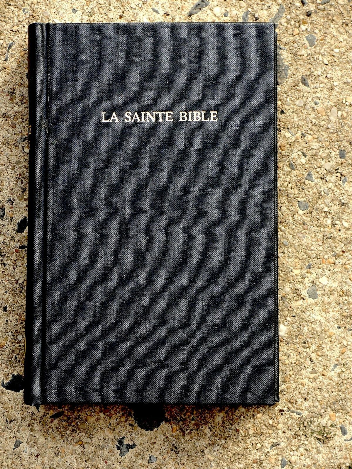 French Bible, La Sainte Bible – Segond 1910 Black Hardcover, Handheld Red Letter
