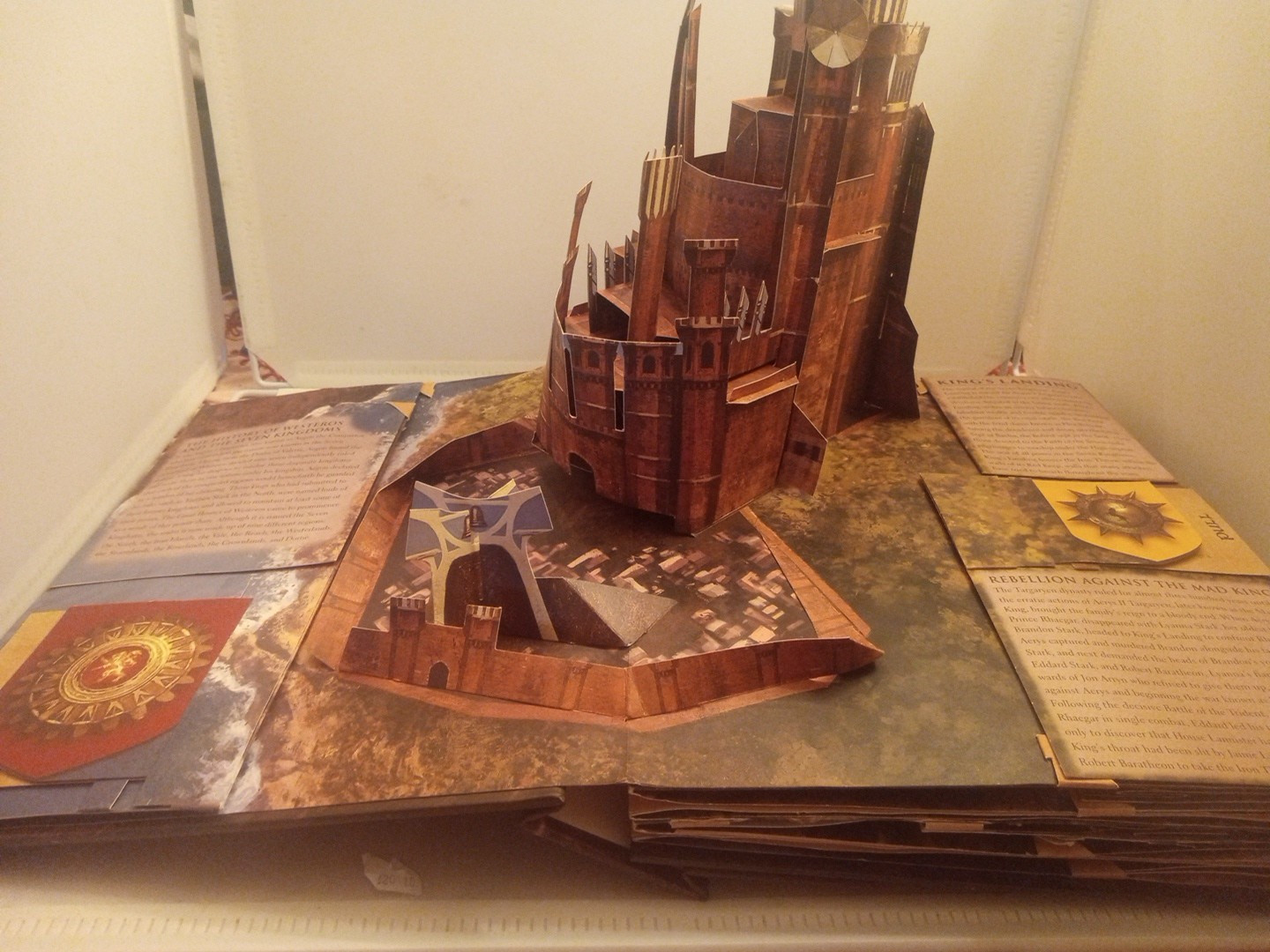 Game of Thrones: A Pop-Up Guide to Westeros by Matthew Reinhart: Used