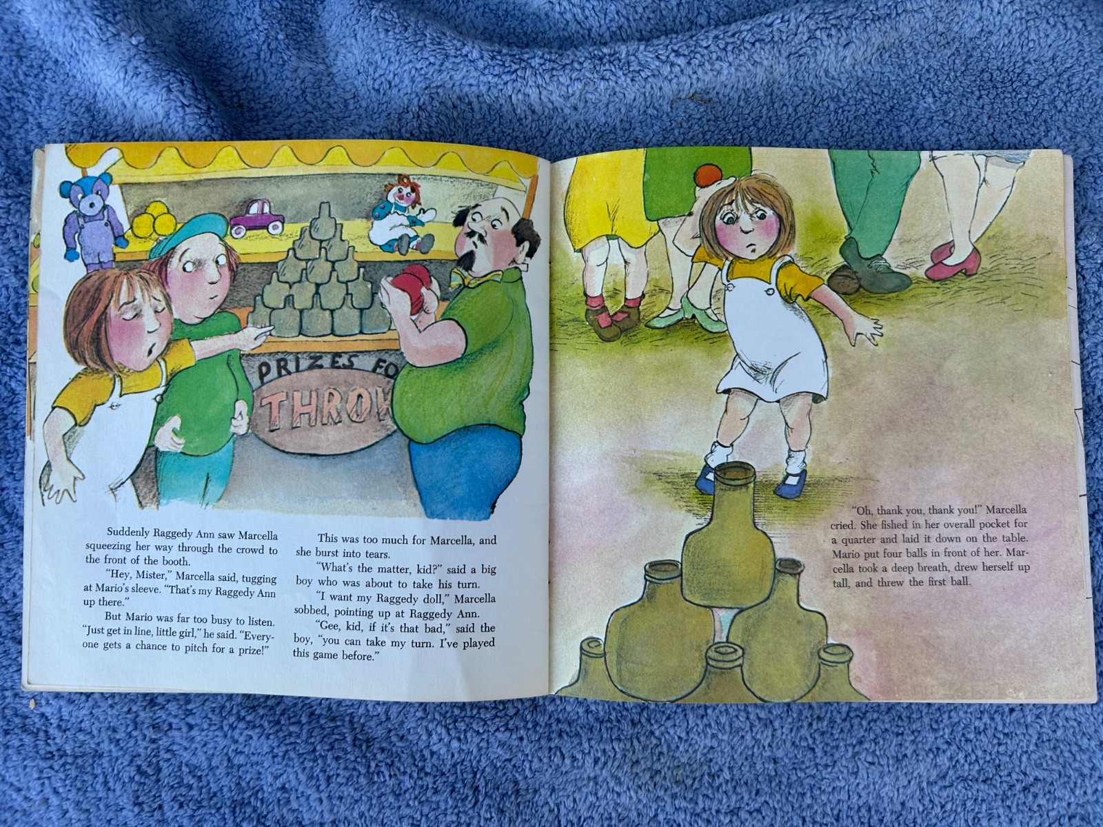 1977 GOLDEN LOOK-LOOK BOOK $1.25 – RAGGEDY ANN AT THE CARNIVAL – NO MARKS