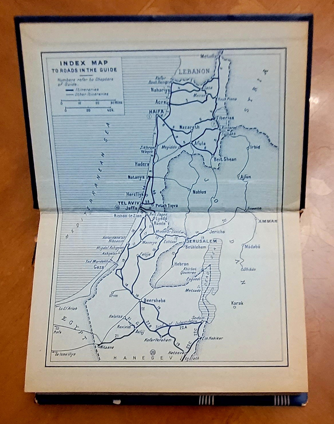 Hachette world guides- Israel, 1956, 456 pages with a map, very good condition.