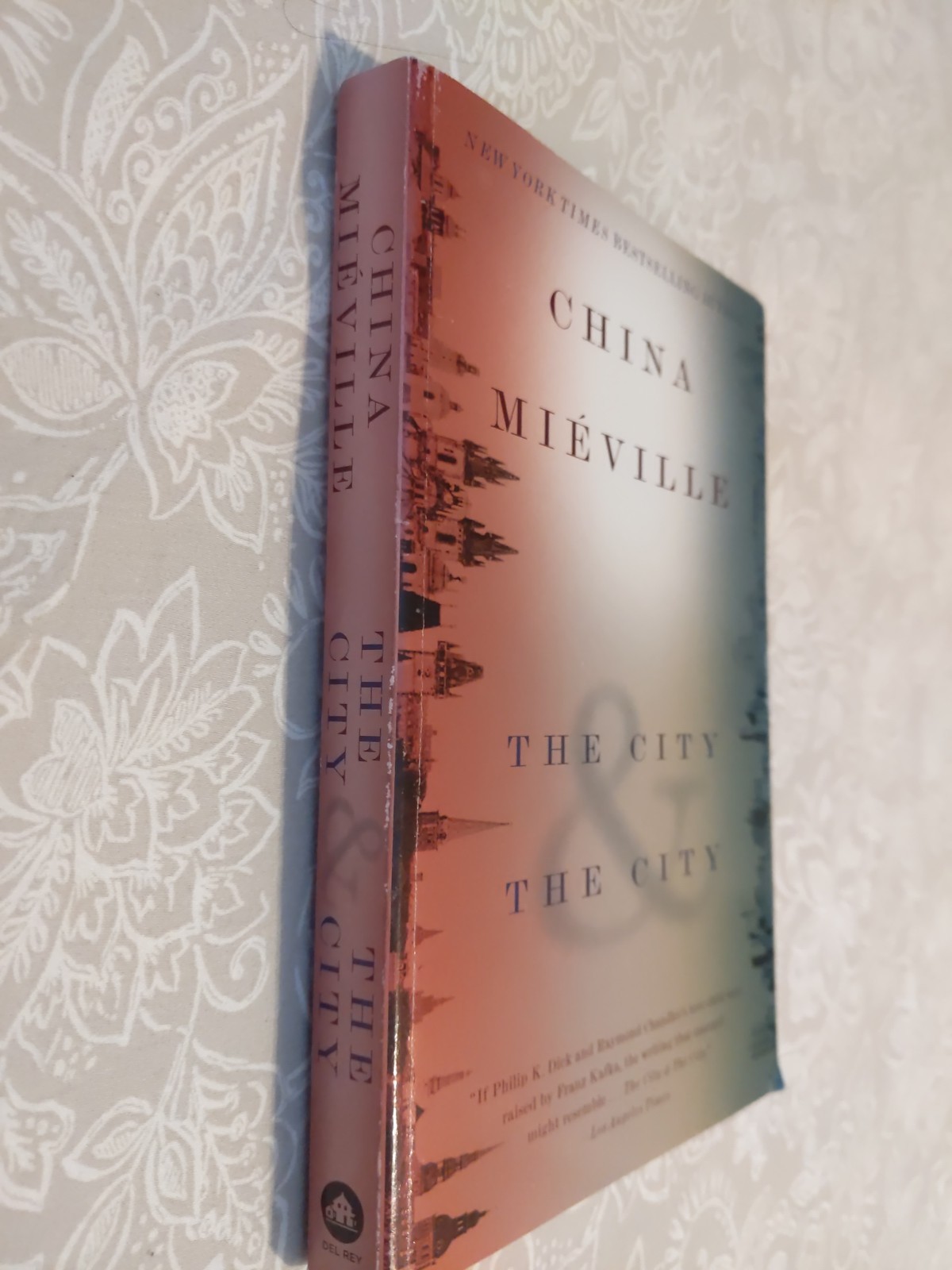 City and the City : A Novel by China Miéville (2010, Trade Paperback)