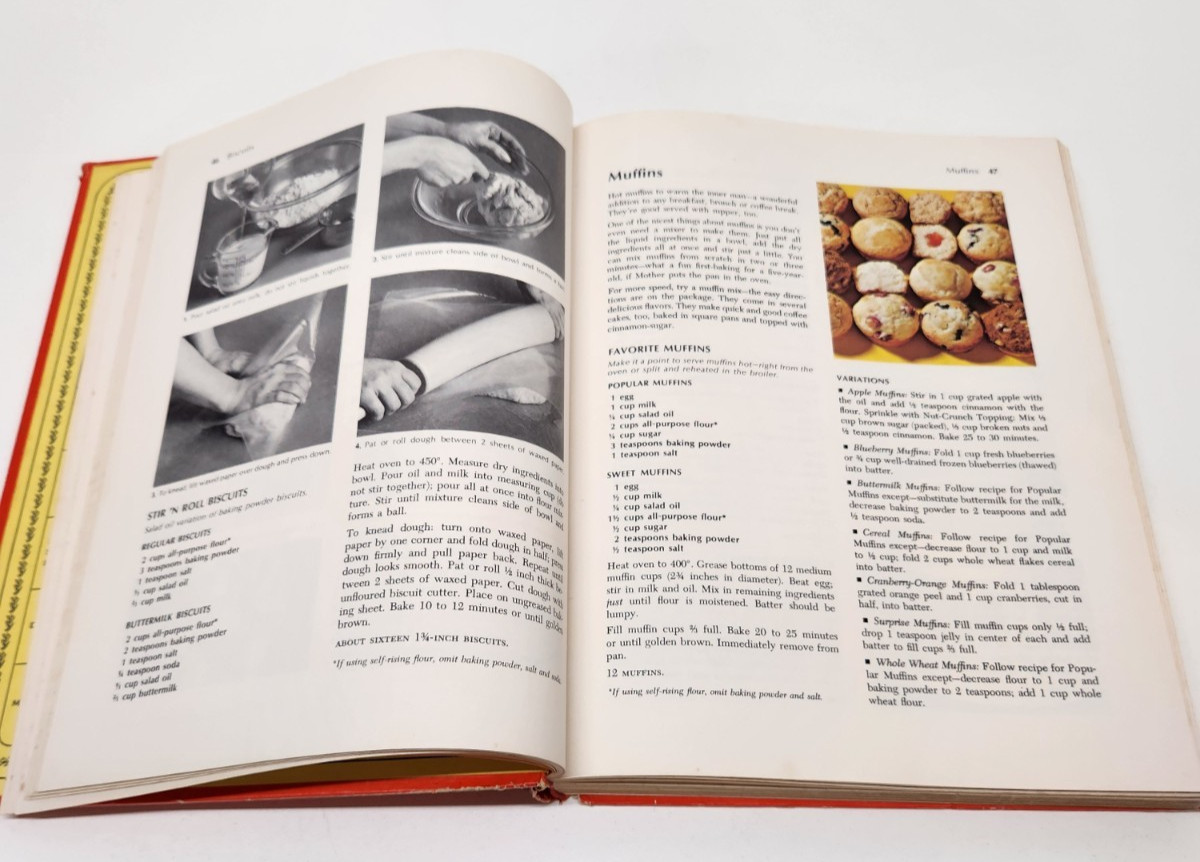 Vintage 1972 Betty Crocker’s Pie Cover Sear Holiday Edition Cookbook