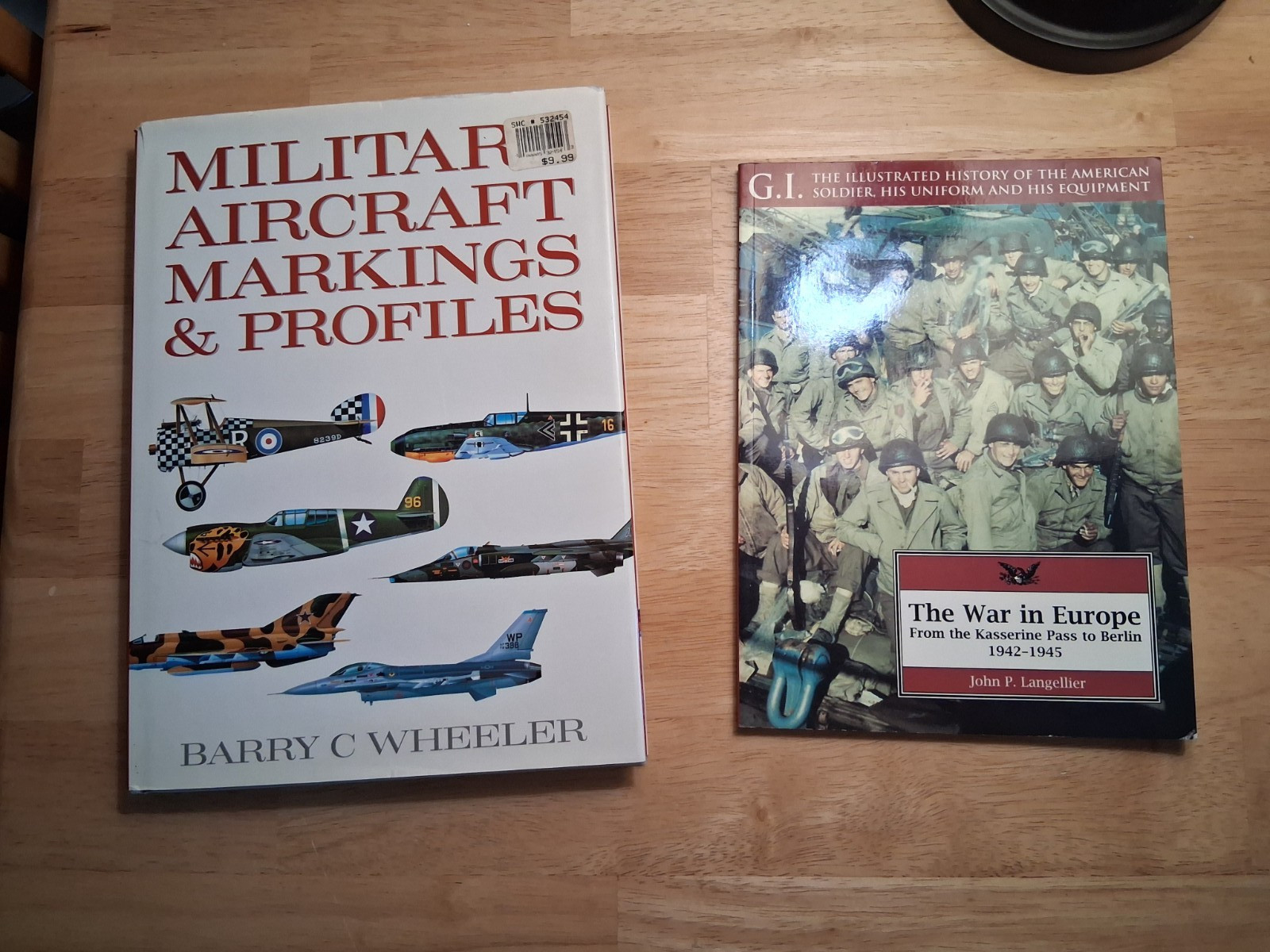 Military / history/ plane books Military aircraft markings & profiles & the War