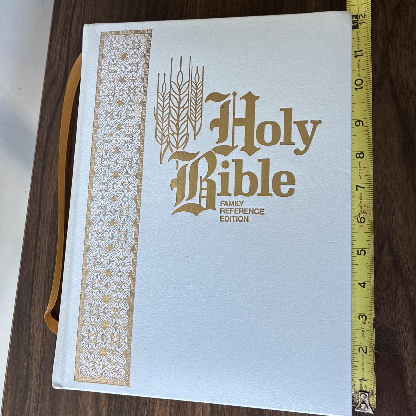 Vintage Holy Bible : Family Reference Edition