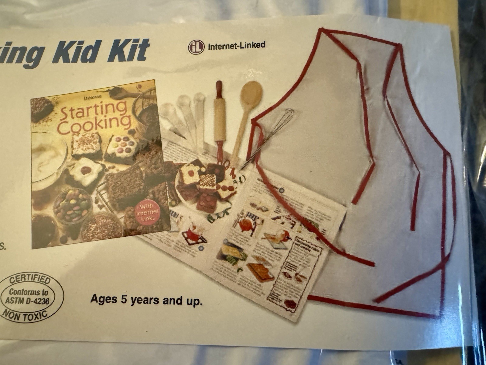 Usborne Books Kid Kit STARTING COOKING, EDC Publishing, New In Package (ages 5+)